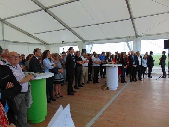 Inauguration du parc éolien de la Champagne Picarde : groupe d'invités