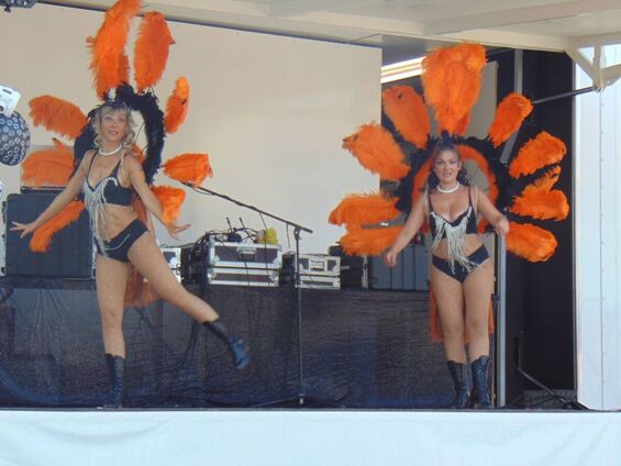 Fête communale 2018 Spectacle costume noir et orange Fête communale 2018 Spectacle costume noir et orange