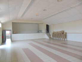 Salle polyvalente de Chivres en Laonnois côté estrade