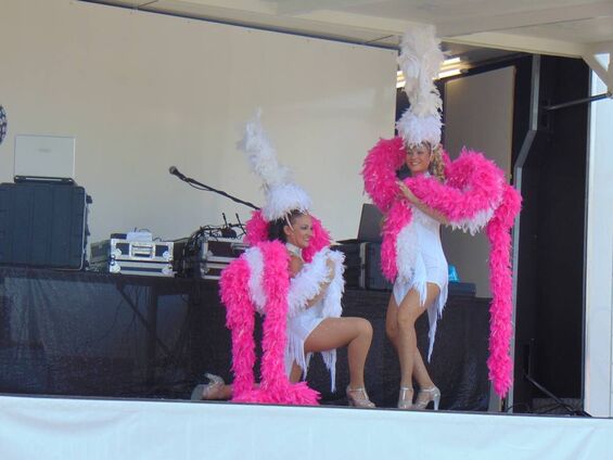 Fête communale 2018 Spectacle costume blanc et rose Fête communale 2018 Spectacle costume blanc et rose
