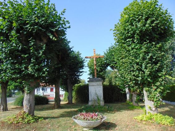 Calvaire de Chivres-en-Laonnois situé à l'entrée du village côté Liesse